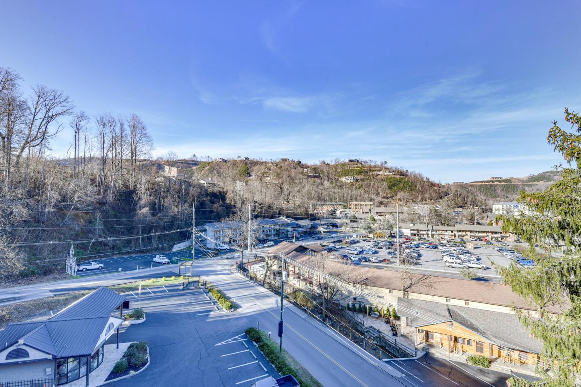 Downtown Gatlinburg Condo With Community Pool! Екстер'єр фото